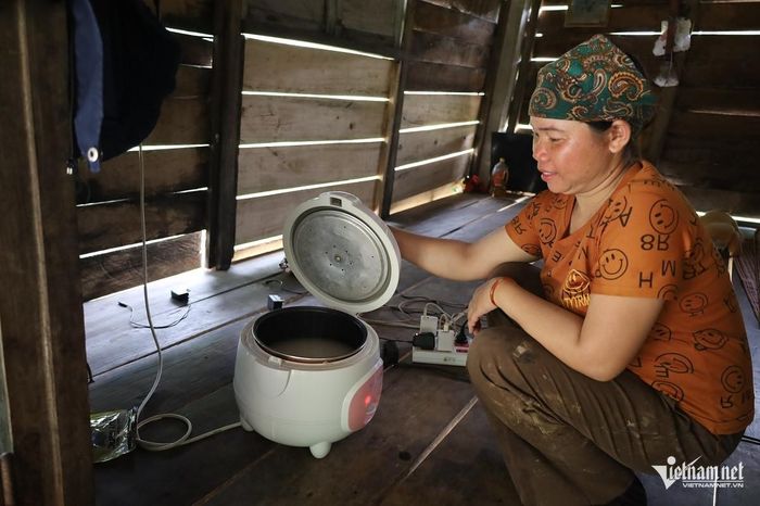 100% người dân trong bản đã có nồi cơm điện. Ảnh: Hải Sâm