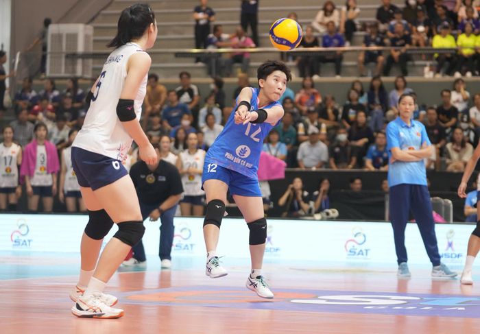 Tuyển bóng chuyền nữ Việt Nam dẫn trước 2 set nhưng để thua ngược 2-3.
