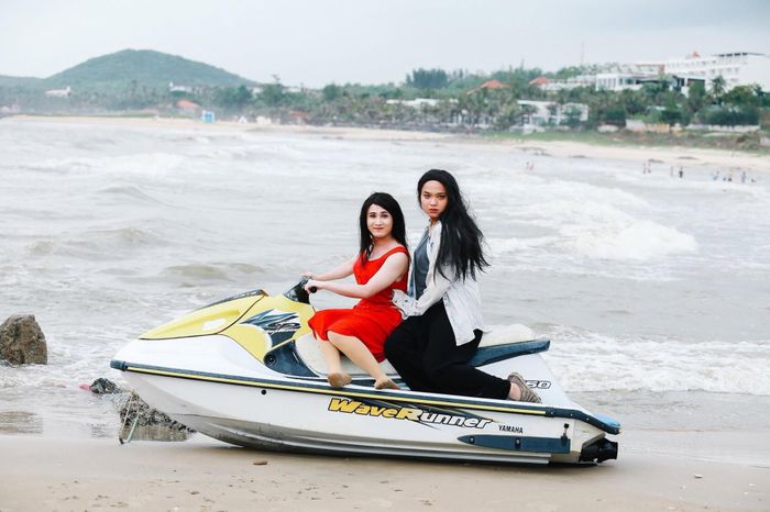 Việc Huỳnh Lập từng khốn đốn với đơn vị thu tiền bản quyền bài hát "Duyên mình lỡ" của nhạc sĩ Tú Dưa là điển hình cho hậu quả của việc xin phép miệng sử dụng tác phẩm. Ảnh: Tư liệu