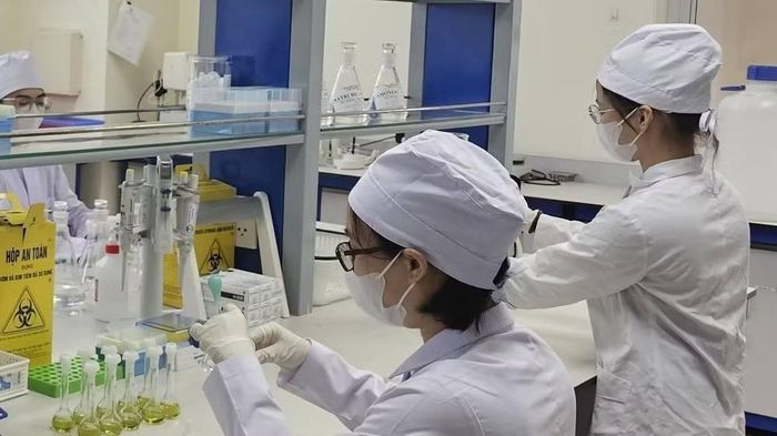 Hoạt động kiểm tra, đánh giá chất lượng thuốc tại Viện Kiểm nghiệm thuốc Trung ương. Ảnh: H.Trung
