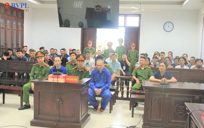  Quảng cảnh phiên tòa.
