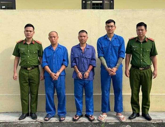  Các bị can tại cơ quan công an. Ảnh: CABN