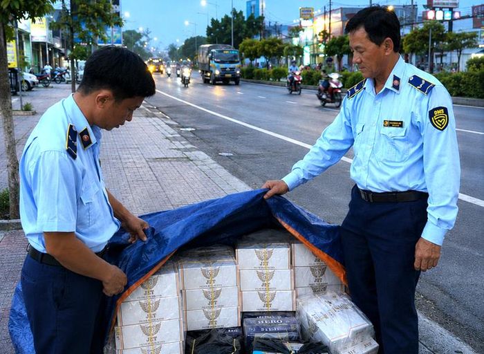  Các đối tượng buôn lậu hiện nay thường lợi dụng cư dân khu vực biên giới để vận chuyển thuốc lá lậu, đồng thời chia nhỏ số lượng dưới 1.500 bao nhằm né tránh xử lý hình sự. 