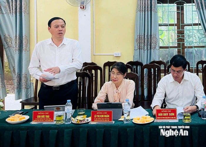 Đồng chí Chu Đức Thái - Trưởng ban Văn hóa - Xã hội Hội đồng nhân dân tỉnh phát biểu tại cuộc làm việc.
