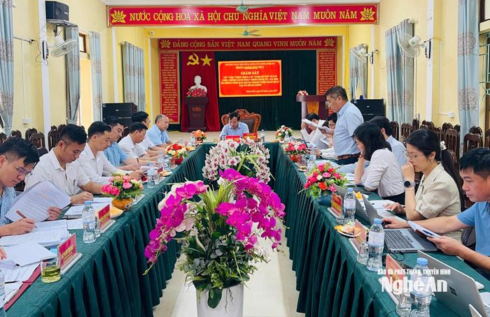 Toàn cảnh cuộc làm việc.