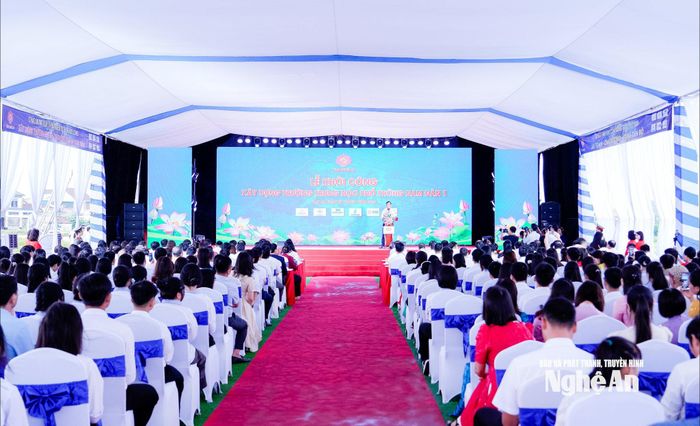 Toàn cảnh Lễ khởi công xây dựng Trường THPT Nam Đàn 1. Ảnh: Phạm Bằng