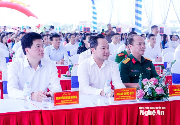 Các đại biểu dự Lễ khởi công. Ảnh: Phạm Bằng