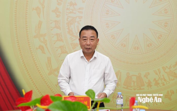 Phó Chủ tịch UBND tỉnh Nguyễn Văn Đệ đề nghị xã Kim Bảng lập 3 tổ công tác đẩy nhanh tiến độ giải phóng mặt bằng. Ảnh: Nguyễn Toàn