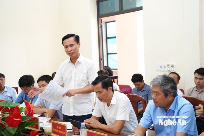 Ông Nguyễn Duy Nhật - Phó Giám đốc Sở Nông nghiệp và Môi trường tham gia ý kiến về chính sách đất đai và hỗ trợ đối với cây chè. Ảnh: Nguyễn Toàn
