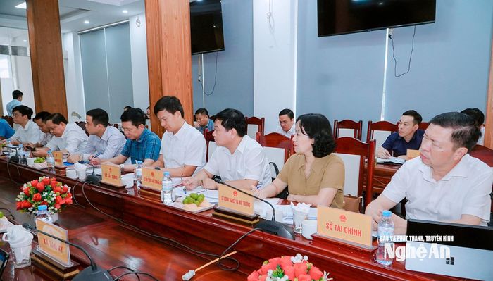 Các đại biểu tại cuộc làm việc. Ảnh: Bông Mai