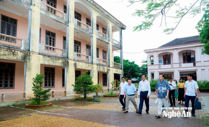 Một số dãy nhà học Trường THPT Nguyễn Xuân Ôn hiện đã xuống cấp. Ảnh: Thành Duy