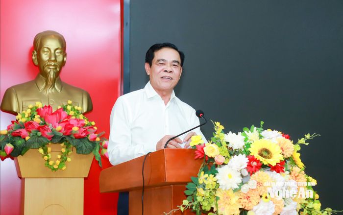 Chủ tịch UBND tỉnh Võ Trọng Hải phát biểu tại cuộc làm việc. Ảnh: Thành Duy
