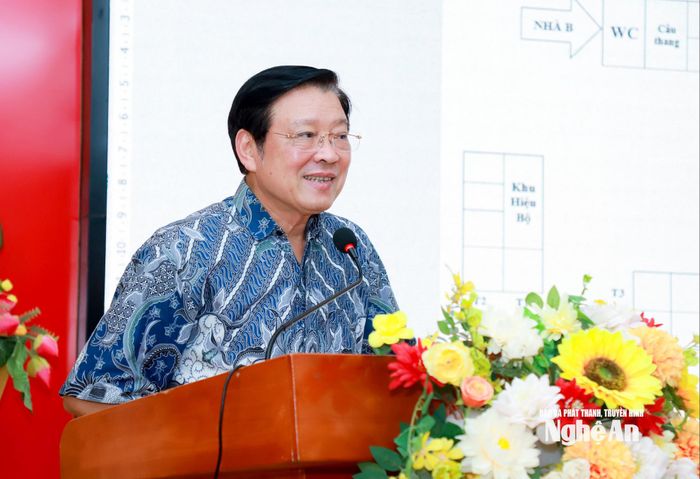Đồng chí Phan Đình Trạc - nguyên Ủy viên Bộ Chính trị, nguyên Bí thư Trung ương Đảng, nguyên Trưởng ban Nội chính Trung ương phát biểu tại cuộc làm việc. Ảnh: Thành Duy