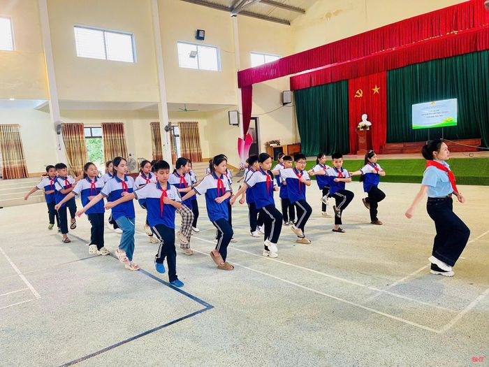Hội đồng Đội xã Hương Sơn luôn quán triệt các liên đội thực hiện đúng Điều lệ và nghi thức Đội theo hướng dẫn của Hội đồng Đội Trung ương.