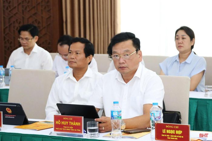 Đồng chí Hồ Huy Thành - Phó Chủ tịch UBND tỉnh dự hội nghị.