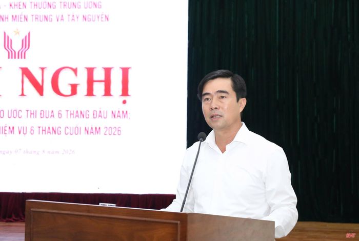 Ông Bùi Quang Dương - Phó Giám đốc Sở Nội vụ Hà Tĩnh phát biểu tại hội nghị.