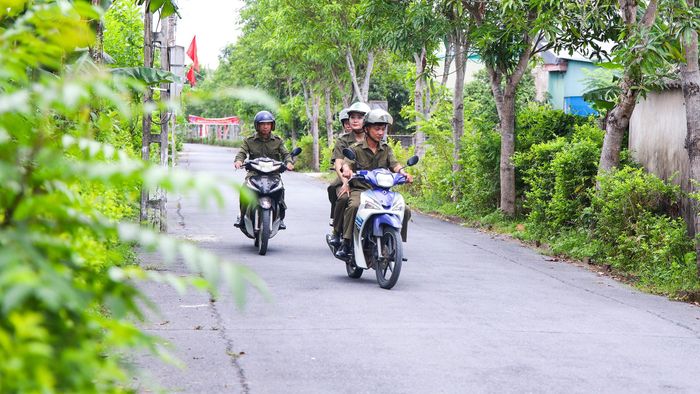Thôn Hưng Mỹ sau sáp nhập có 457 hộ với 1.765 nhân khẩu. Địa bàn rộng, dân cư đông là thách thức đối với lực lượng bảo vệ an ninh, trật tự ở cơ sở, nhất là với nữ giới.