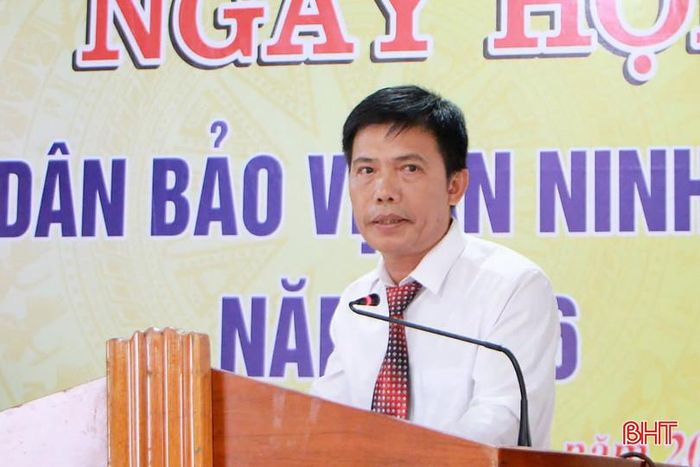 Ông Nguyễn Trí Quả - Trưởng thôn Đại Lộc báo cáo kết quả nổi bật của địa phương trong phong trào toàn dân bảo vệ an ninh Tổ quốc.