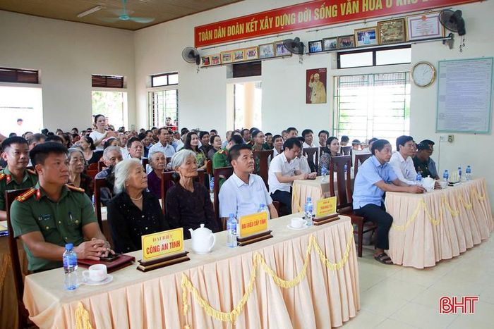 Đại biểu tham dự ngày hội.