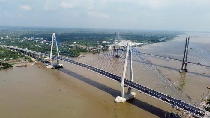 Cầu Mỹ Thuận nối hai tỉnh Tiền Giang và Vĩnh Long, tổng nguồn vốn đầu tư khoảng 2.000 tỷ đồng, trong đó, Chính phủ Australia tài trợ 66%, khánh thành và đưa vào hoạt động từ cuối tháng 5/2000. (Ảnh: An Hiếu/TTXVN)