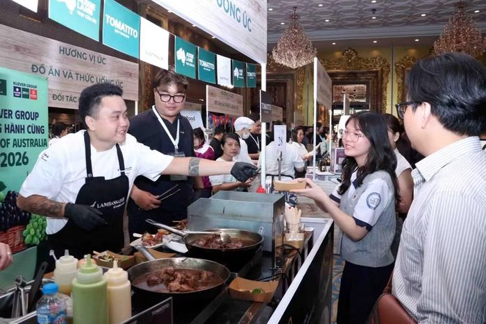 Tổng Lãnh sự quán Australia tại Việt Nam tổ chức chương trình “Hương vị Úc 2026” - Taste of Australia 2026, giới thiệu sự giao thoa độc đáo giữa ẩm thực Australia và Việt Nam, góp phần tăng cường kết nối văn hóa và tình hữu nghị giữa Việt Nam và Australia (4/2026). (Ảnh: Xuân Khu/TTXVN)
