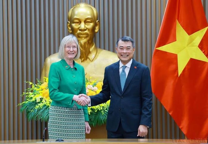 Tại buổi tiếp bà Gillian Bird, Đại sứ Australia tại Việt Nam, Thủ tướng Lê Minh Hưng khẳng định Việt Nam luôn coi Australia là người bạn tin cậy, là Đối tác Chiến lược toàn diện giàu tiềm năng và có vị thế, vai trò ngày càng tăng ở khu vực, chia sẻ nhiều lợi ích chiến lược với Việt Nam (6/2026). (Ảnh: Dương Giang/TTXVN)