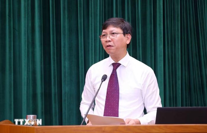 Phó Giáo sư-Tiến sỹ Lý Việt Quang, Viện trưởng Viện Hồ Chí Minh và các lãnh tụ của Đảng phát biểu khai mạc và đề dẫn hội thảo. (Ảnh: Văn Điệp/TTXVN)