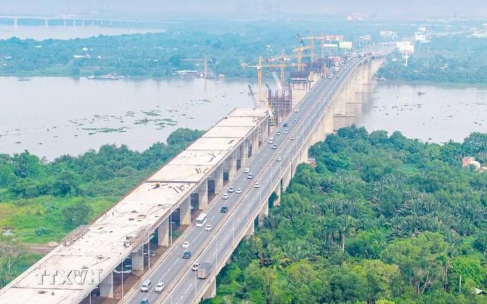 Một đoạn thuộc dự án mở rộng đoạn cao tốc Thành phố Hồ Chí Minh-Long Thành đã được bêtông ximăng. (Ảnh: Công Phong/TTXVN)