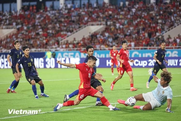 Sau bàn mở tỷ số, tuyển Việt Nam tiếp tục tạo ra nhiều cơ hội về phía khung thành của Campuchia. (Ảnh: Nhật Minh/Vietnam+)