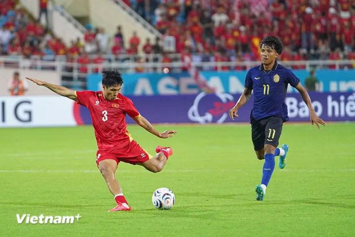 Đoàn quân của huấn luyện viên Kim Sang-sik tiếp tục nắm thế chủ động trong những phút đầu hiệp hai. (Ảnh: Việt Anh/Vietnam+)