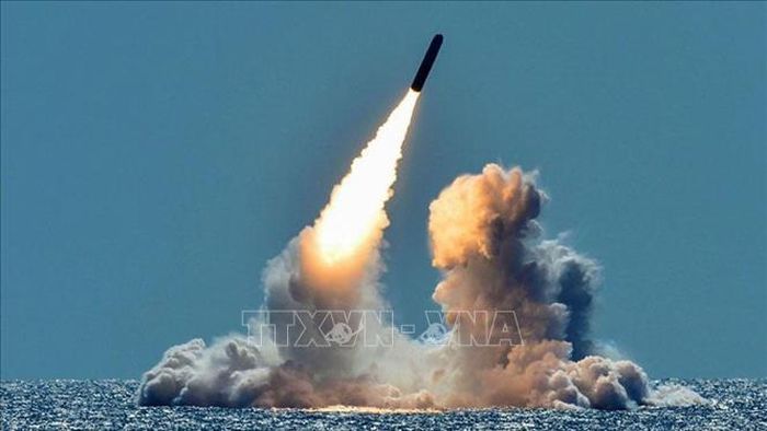 Tên lửa Bulava của Liên bang Nga được phóng từ tàu ngầm Yuri Dolgoruky. Ảnh: Sputniknews/TTXVN