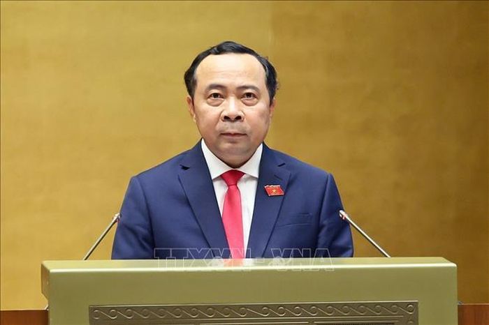 Bộ trưởng Bộ Khoa học và Công nghệ Vũ Hải Quân, thừa ủy quyền của Thủ tướng Chính phủ trình bày Tờ trình về dự án Luật sửa đổi, bổ sung một số điều của Luật Tần số vô tuyến điện, Luật Viễn thông, Luật Giao dịch điện tử và Luật Chuyển giao công nghệ. Ảnh: Doãn Tấn/TTXVN
