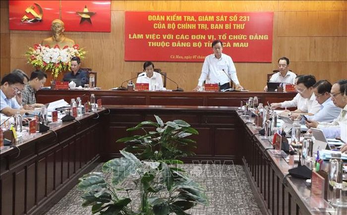 Quang cảnh buổi làm việc.