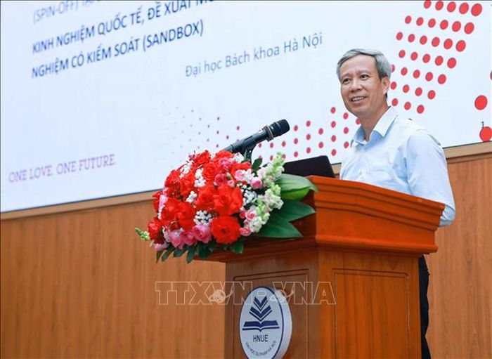 GS.TS Lê Anh Tuấn, Giám đốc Đại học Bách khoa Hà Nội tham luận. Ảnh: Thanh Tùng/TTXVN