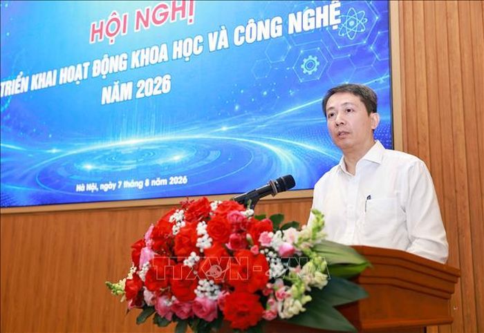 Thứ trưởng Bộ Giáo dục và Đào tạo Phạm Quang Hưng phát biểu. Ảnh: Thanh Tùng/TTXVN