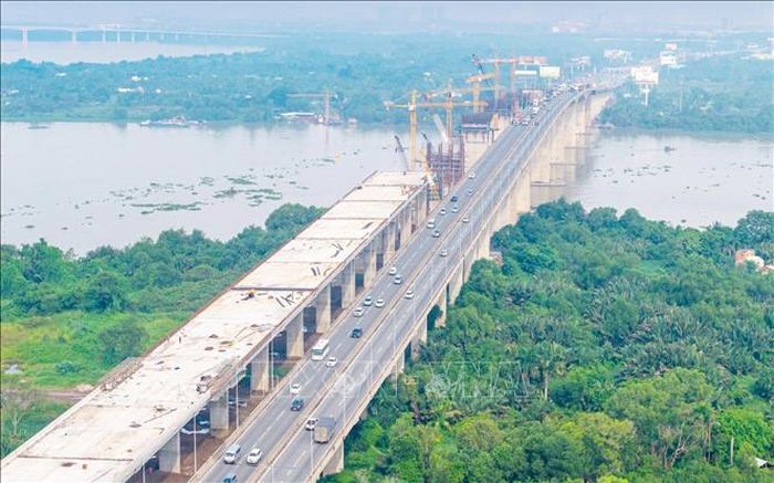 Một đoạn thuộc dự án mở rộng đoạn cao tốc Thành phố Hồ Chí Minh - Long Thành đã được bê tông xi măng.