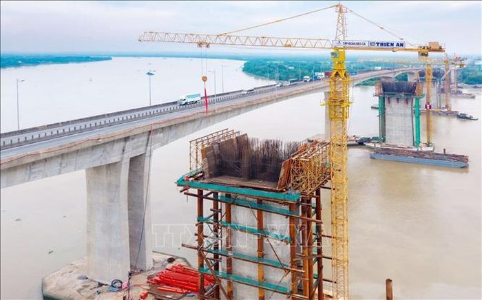 Thi công trụ cầu Long Thành thuộc dự án mở rộng đoạn cao tốc Thành phố Hồ Chí Minh - Long Thành.