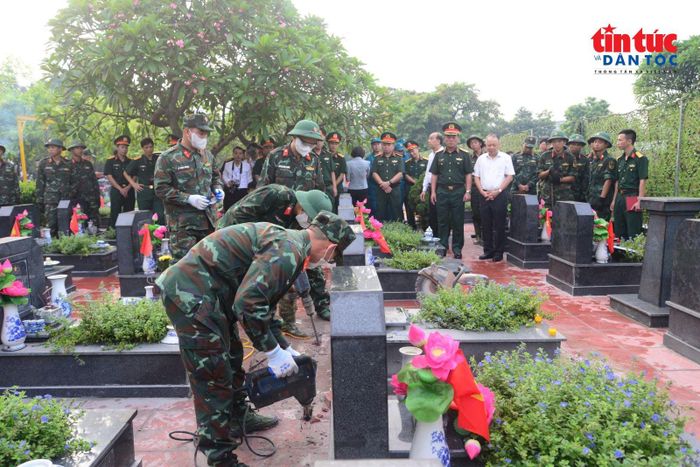 Bộ Tư lệnh Thủ đô Hà Nội cho biết, trên địa bàn thành phố có 4.532 mộ liệt sĩ chưa xác định được thông tin cần lấy mẫu, tại 233 Nghĩa trang liệt sĩ. Trong đó có 3 nghĩa trang liệt sĩ Thành phố quản lý (Mai Dịch, Ngọc Hồi và Nhổn), 230 nghĩa trang ở các xã, phường.