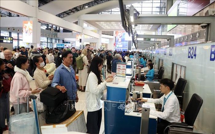 Người nộp thuế cần nắm rõ các trường hợp bị tạm hoãn xuất cảnh, ngưỡng tiền thuế nợ, hình thức nhận thông báo và điều kiện được hủy bỏ tạm hoãn, tại Điều 28 Nghị định 252 của Chính phủ. Ảnh minh họa: Quốc Khánh/TTXVN