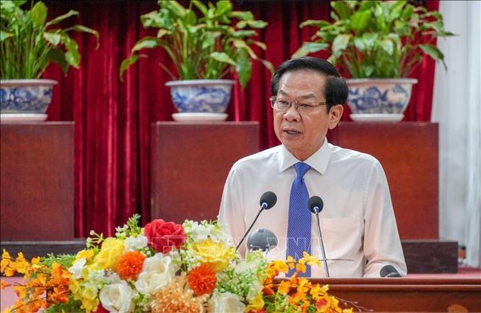 Ông Đỗ Thanh Bình, Bí thư Thành ủy, Trưởng Ban nghiên cứu phát triển thành phố Cần Thơ phát biểu tại Hội nghị.