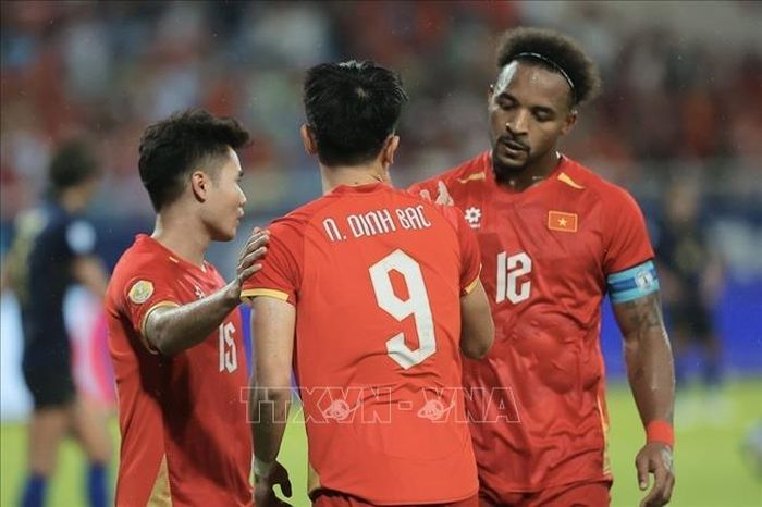 Đình Bắc ghi bàn ấn định chiến thắng 3 - 1 cho đội tuyển Việt Nam. Ảnh: Minh Quyết - TTXVN