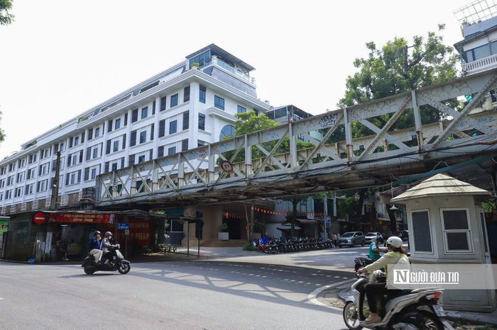 Đồng thời, thành phố sẽ chỉnh trang đồng bộ về màu sắc, vật liệu, bảng biển quảng cáo, hệ thống thoát nước và hạ tầng kỹ thuật nhằm tạo cảnh quan xanh - sạch - đẹp, đảm bảo an toàn tuyệt đối cho du khách đi bộ.
