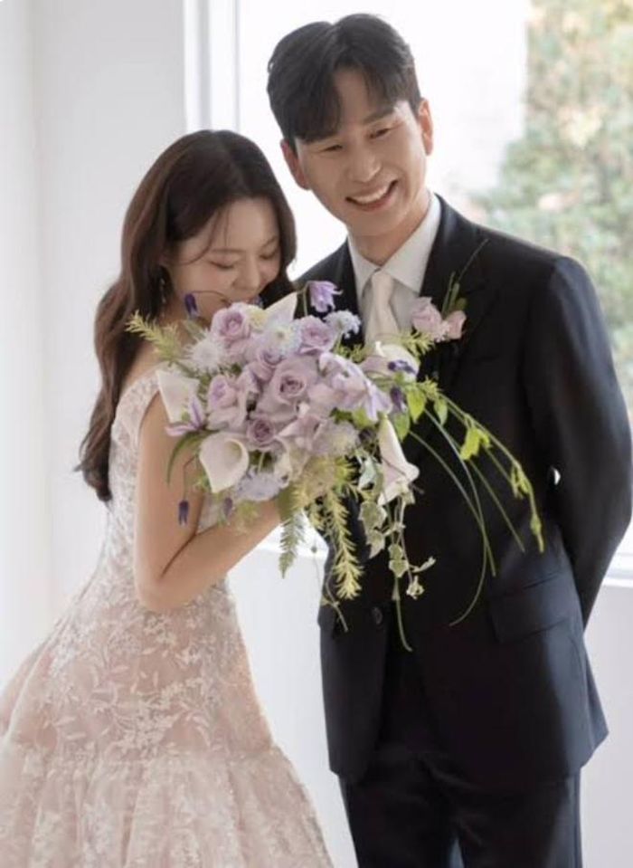 Yeong Cheol - Yeong Ja dính tin đồn ly hôn cách đây đúng nửa tháng. Và đến nay, họ đã chính thức xác nhận cho nhau lối đi riêng. Ảnh: Naver.