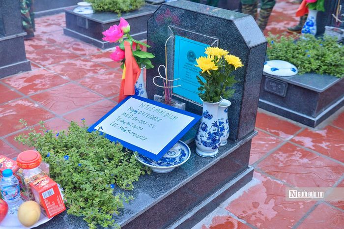 Theo Thiếu tướng Đào Văn Nhận - Tư lệnh Bộ Tư lệnh thủ đô Hà Nội cho biết, tại Nghĩa trang Mai Dịch hiện có 469 mộ liệt sĩ chưa xác định được danh tính.