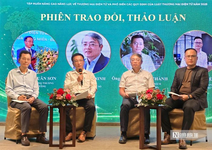 Lớp tập huấn giúp doanh nghiệp, hộ kinh doanh cập nhật những quy định mới liên quan đến hoạt động thương mại điện tử.