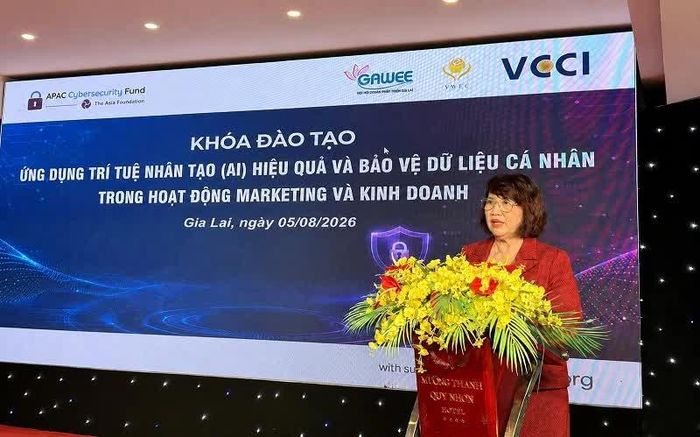Bà Đồng Thị Ánh - Chủ tịch Hội Nữ doanh nhân tỉnh Gia Lai, phát biểu khai mạc.