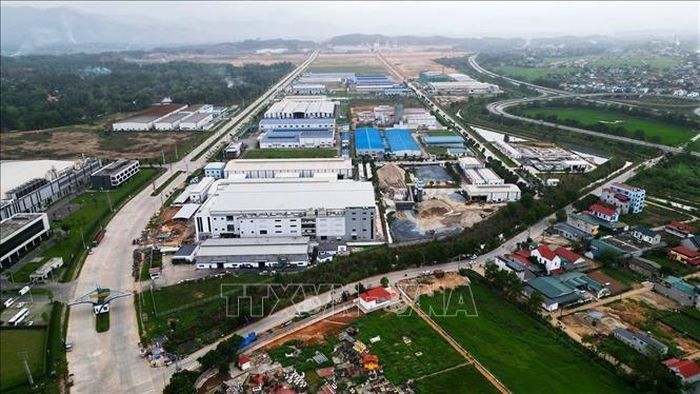 Gỡ vướng mắc mặt bằng, đẩy nhanh đầu tư các cụm công nghiệp. Ảnh minh họa: TTXVN
