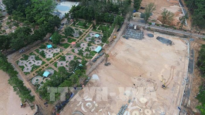 Những ngày đầu tháng 8/2026, Nghĩa trang liệt sĩ Đồi 82 "nóng" hơn bởi nhịp làm việc khẩn trương của các lực lượng tham gia Chiến dịch 500 ngày đêm lấy mẫu hài cốt liệt sĩ phục vụ giám định ADN. Ảnh: Giang Phương – TTXVN
