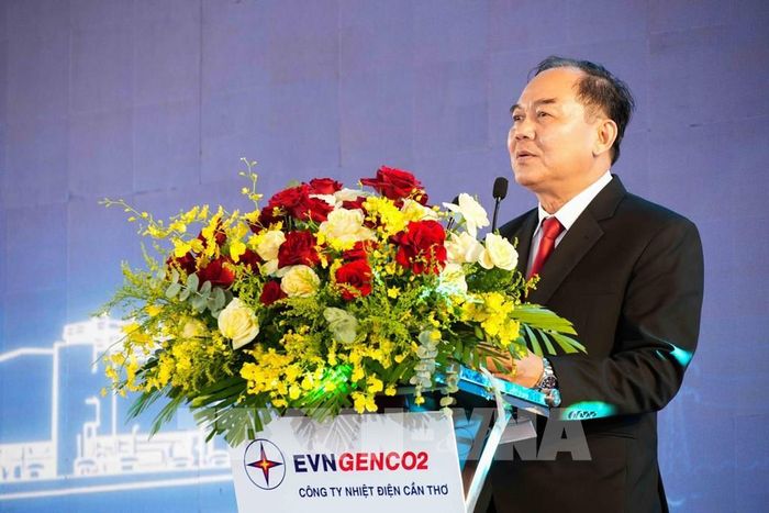Ông Huỳnh Thanh Phong, Phó Tổng Giám đốc Tổng công ty Phát điện 2 (EVNGENCO2), Giám đốc Công ty Nhiệt điện Cần Thơ phát biểu tại lễ kỷ niệm. Ảnh: Thanh Liêm - TTXVN