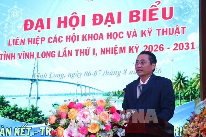 Phó Chủ tịch Ủy ban nhân dân tỉnh Vĩnh Long Nguyễn Quỳnh Thiện phát biểu tại đại hội. Ảnh: Huỳnh Phúc Hậu - TTXVN